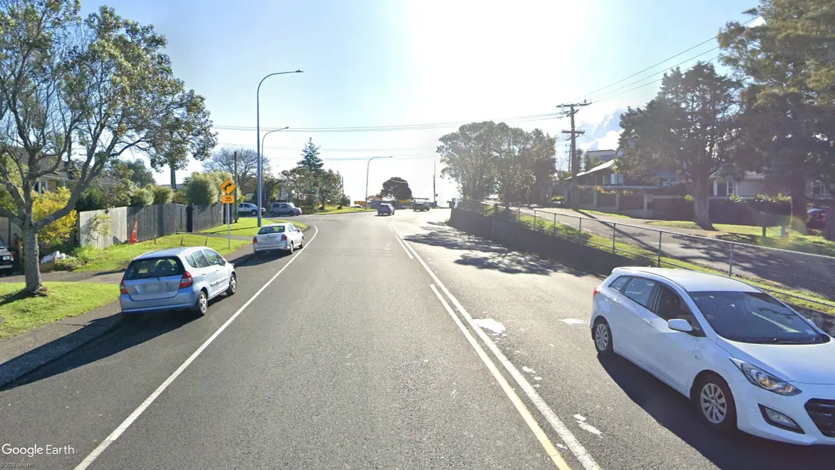 Glenfield Road-Roberts Road Signalised Intersection, before